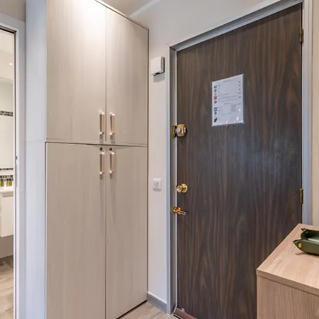 Appartement Magnifique 2 Personnes Au Cœur De Menton, Climatisé Et Proche Gares Routière Et Sncf, Totalement équipé *