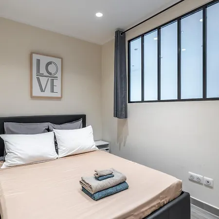 Magnifique 2 Personnes Au Cœur De Menton, Climatisé Et Proche Gares Routière Et Sncf, Totalement équipé *