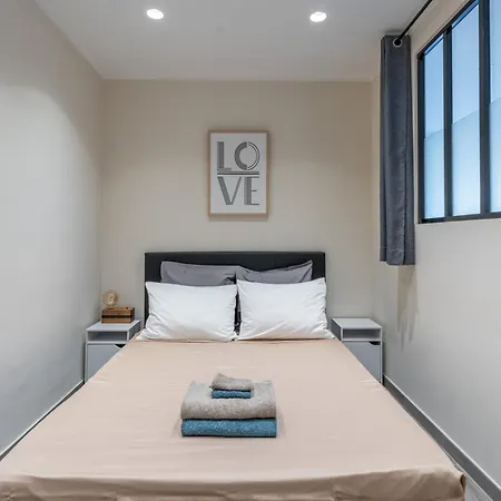 Appartement Magnifique 2 Personnes Au Cœur De Menton, Climatisé Et Proche Gares Routière Et Sncf, Totalement équipé *