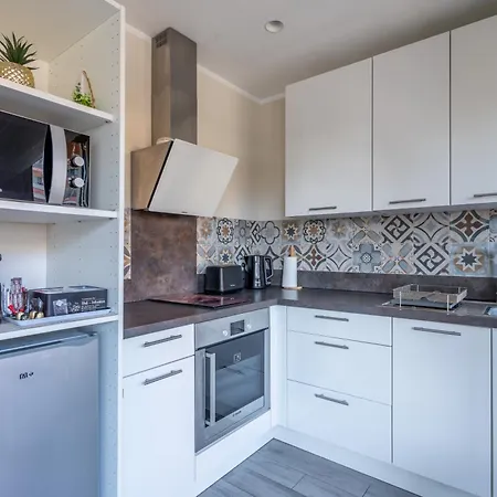 Appartement Magnifique 2 Personnes Au Cœur De Menton, Climatisé Et Proche Gares Routière Et Sncf, Totalement équipé Menton