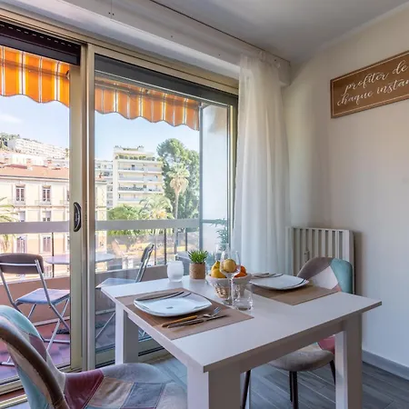 Magnifique 2 Personnes Au Cœur De Menton, Climatisé Et Proche Gares Routière Et Sncf, Totalement équipé