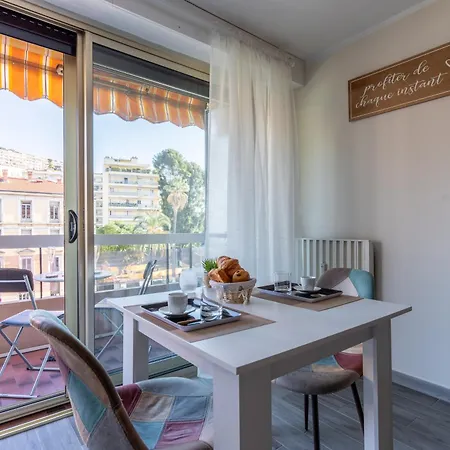 Magnifique 2 Pieces Au Coeur De Menton, Plages, Commerces Et Proximite Gares דירה