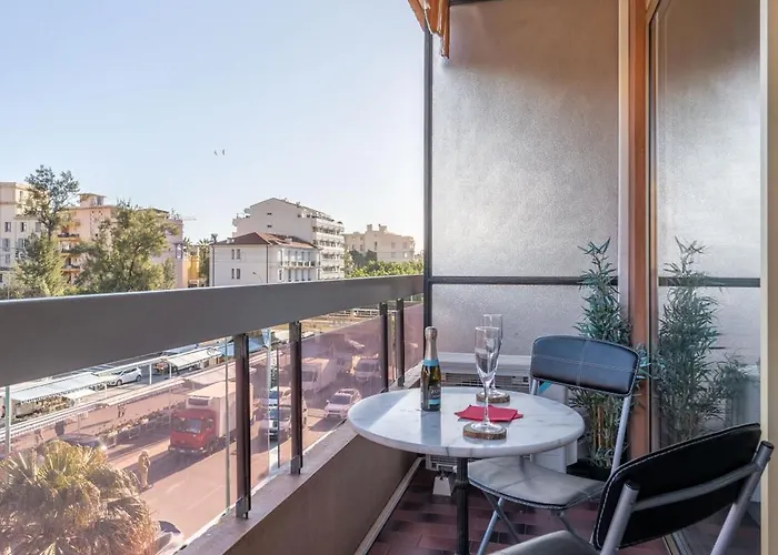 Magnifique 2 Pieces Au Coeur De Menton, Plages, Commerces Et Proximite Gares דירה