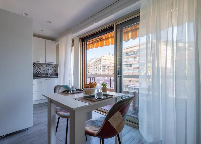 Magnifique 2 Pieces Au Coeur De Menton, Plages, Commerces Et Proximite Gares דירה מנטון